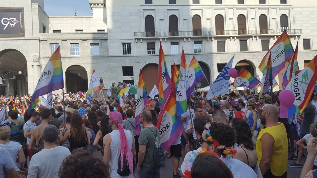 BRESCIA PRIDE: QUASI 7.000 IN CORTEO PER L’ORGOGLIO LGBT – Le foto ed il video